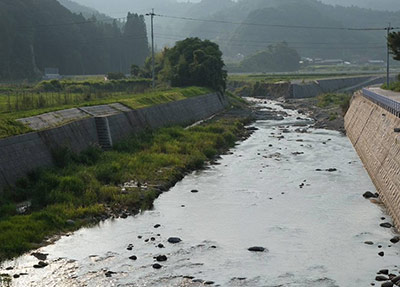 喧噪を忘れ、川のせせらぎを聞きながらお楽しみください。